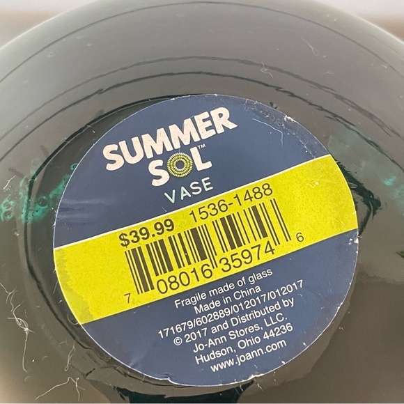 JUST IN Elegant Green Round Glass Vase Home Decor - Picture 4 of 5